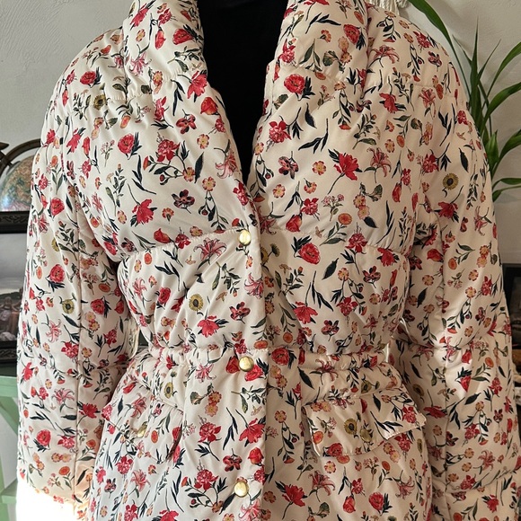 NWOT Eddie Bauer Floral Signature Puffer Jacket - Cream and Red - Picture 2 of 13